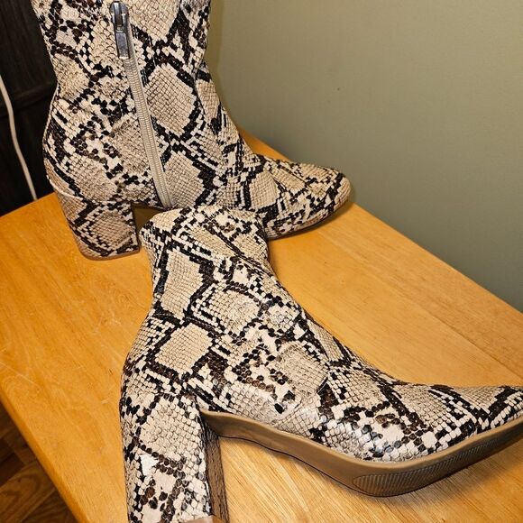 Women’s Snakeskin Western Ankle Booties – Stylish Cowgirl Print Boots 9.5 - Picture 4 of 7